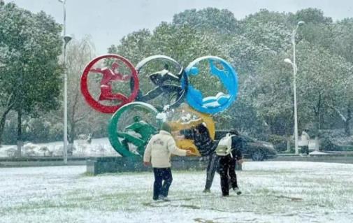 冬日雪舞，校園留痕！回憶無錫商業(yè)職業(yè)技術(shù)學(xué)院的那場雪！2.jpg