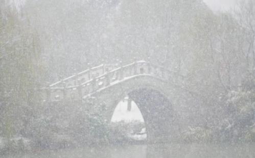 冬日雪舞，校園留痕！回憶無錫商業(yè)職業(yè)技術(shù)學(xué)院的那場雪！7.jpg
