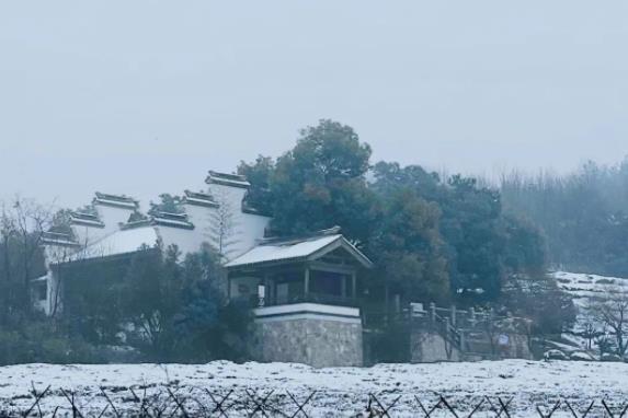 冬日雪舞，校園留痕！回憶無錫商業(yè)職業(yè)技術(shù)學(xué)院的那場雪！13.jpg