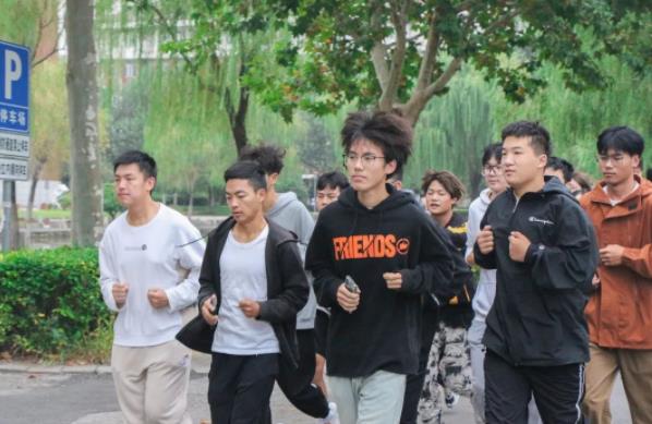 “云”做大學(xué)生，提前體驗(yàn)?zāi)翔F院的校園生活2.jpg