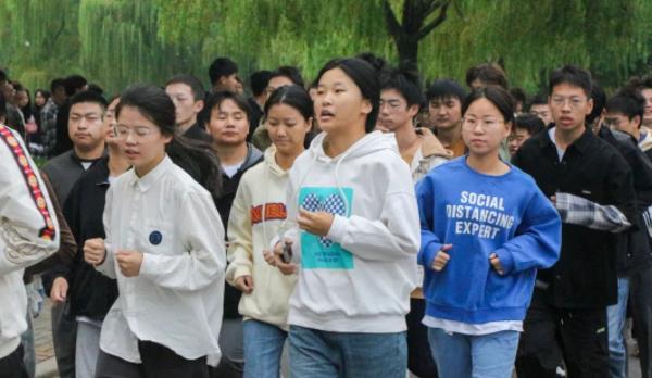 “云”做大學(xué)生，提前體驗(yàn)?zāi)翔F院的校園生活3.jpg