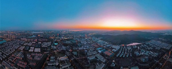 看！蘇州市職業(yè)大學好一抹晚霞！5_副本.jpg