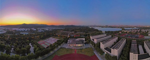 看！蘇州市職業(yè)大學好一抹晚霞！7_副本.jpg