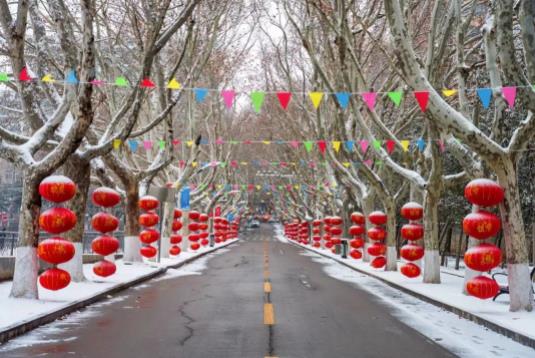 雪落蘇建院，盼春歸也盼你歸.jpg