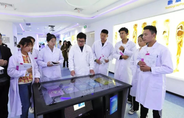 24招生季 ?專業(yè)巡禮 _ 醫(yī)學院：口腔醫(yī)學技術專業(yè)4.jpg
