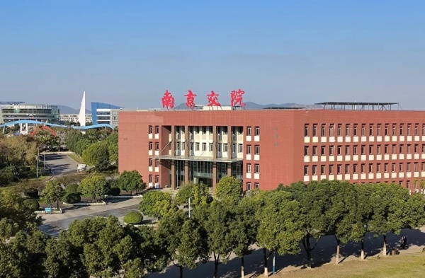 一鍵解鎖南京交通職業(yè)技術(shù)學(xué)院初冬“多巴胺”校園！.webp_副本.jpg