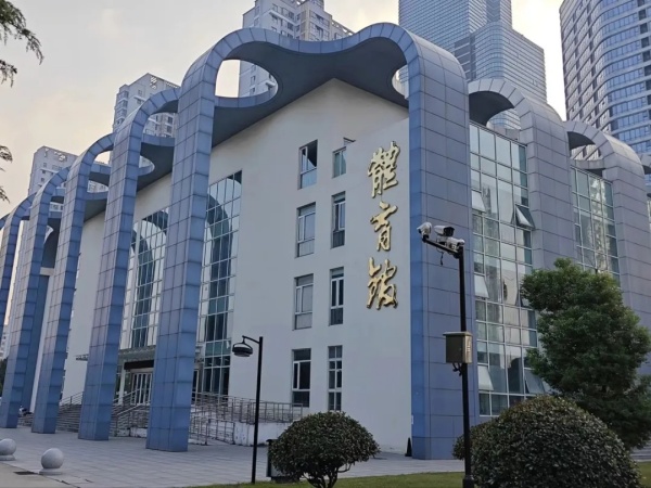 降溫了！快來看看江蘇工程職業(yè)技術(shù)學(xué)院的毛絨外套！23.webp_副本.jpg