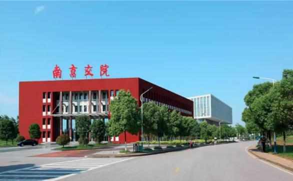 震驚！掉進(jìn)了像素交院.jpg