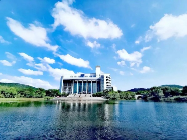 無錫商業(yè)職業(yè)技術(shù)學(xué)院：校園文化特色景點，點亮學(xué)府風(fēng)采10_副本.jpg