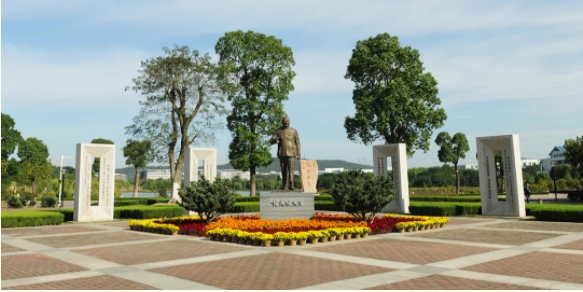 南京工業(yè)職業(yè)技術(shù)大學(xué)與南京市六合區(qū)人民政府共建龍袍校區(qū)2.png