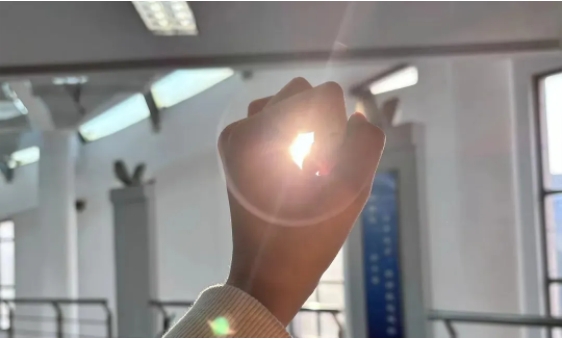 透過(guò)“縫隙”，看美好的蘇衛(wèi)校園生活！6.png