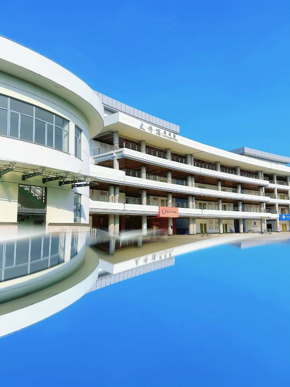 常信校園街拍：春深半夏，五月你好！6_副本.jpg