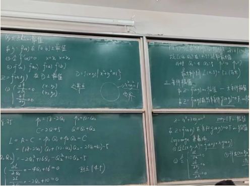 在無錫太湖學(xué)院，看見不一樣的“門”！5.png