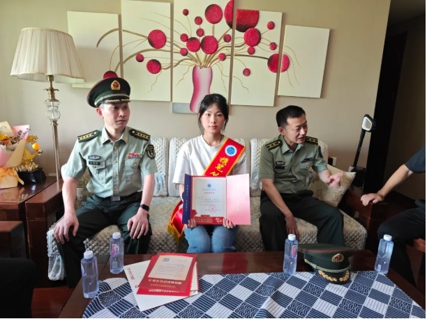 江蘇650分榜首學(xué)子接收信息支援部隊(duì)工程大學(xué)“成長邀約”！6.png
