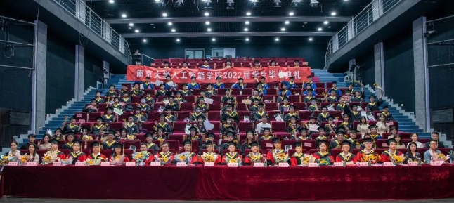 平均年薪破30萬！這個最火專業(yè)，“天坑”還是“天選”？.png